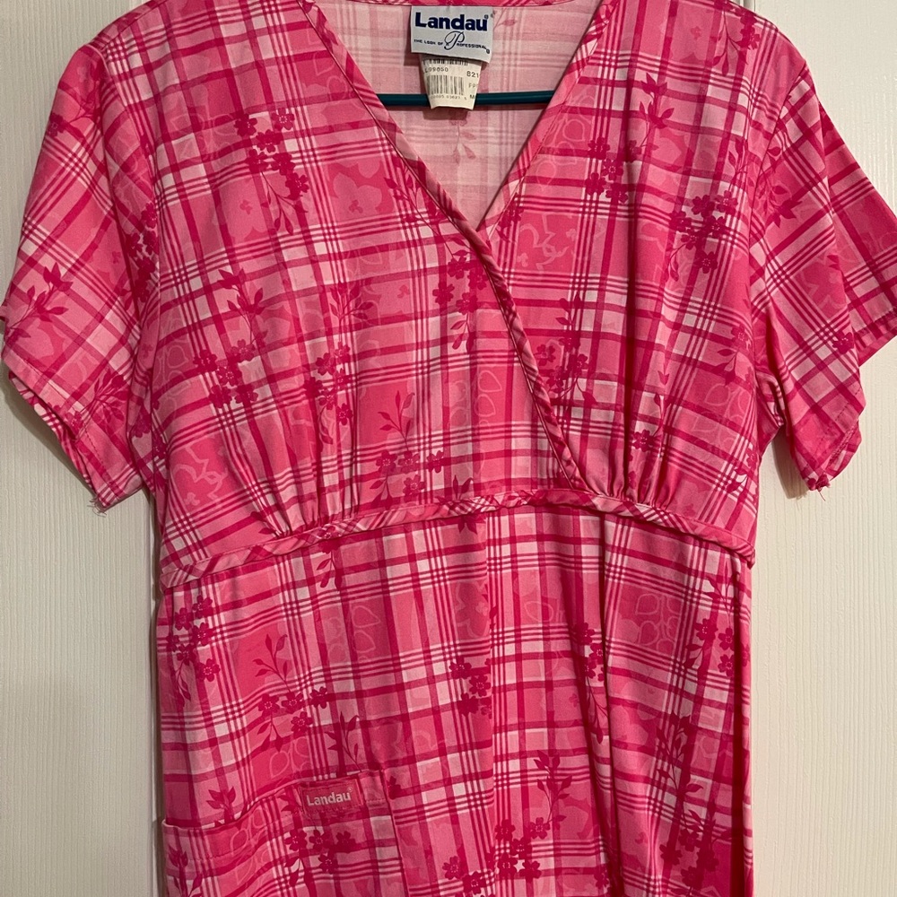 Landau Scrub top